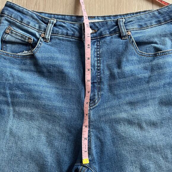 OAT Women's Medium Wash Raw Hem Wide Leg Jean Size 31 - Picture 7 of 8